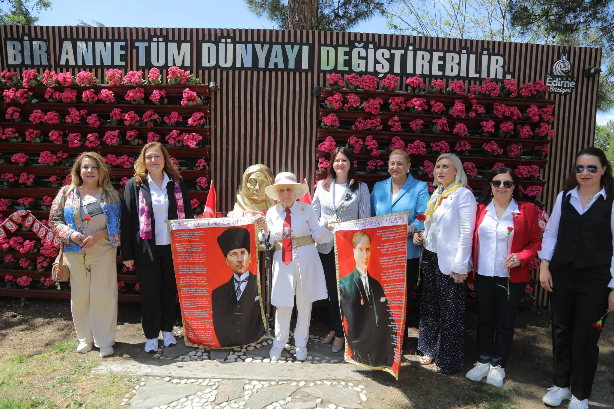 ANNELER GÜNÜ’NDE EDİRNE’NİN DÖRT BİR YANINDA VEFA VE DAYANIŞMA galeri görseli